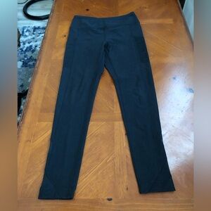 Black Athletic Leggings With Side Pockets And Mesh Details on the Sides